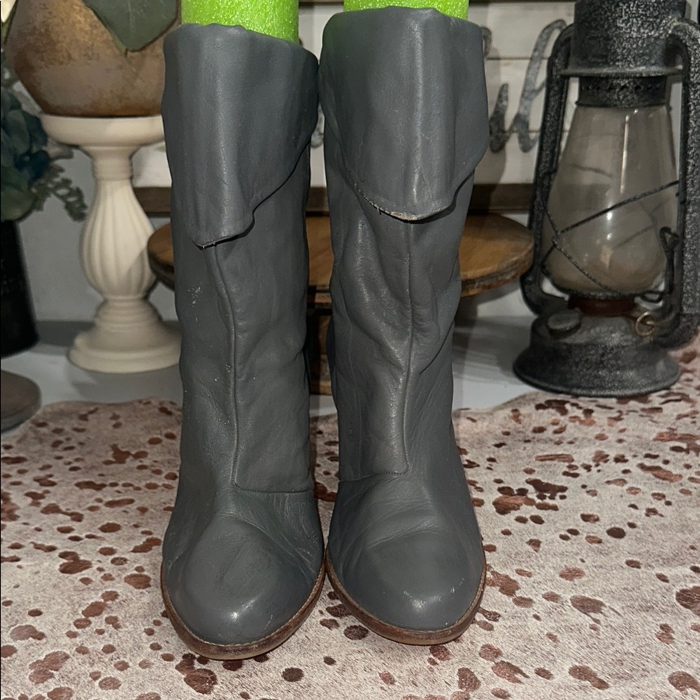 Herman’s fine leather Stylish Gray Ankle Boots. Vintage 90’s boots